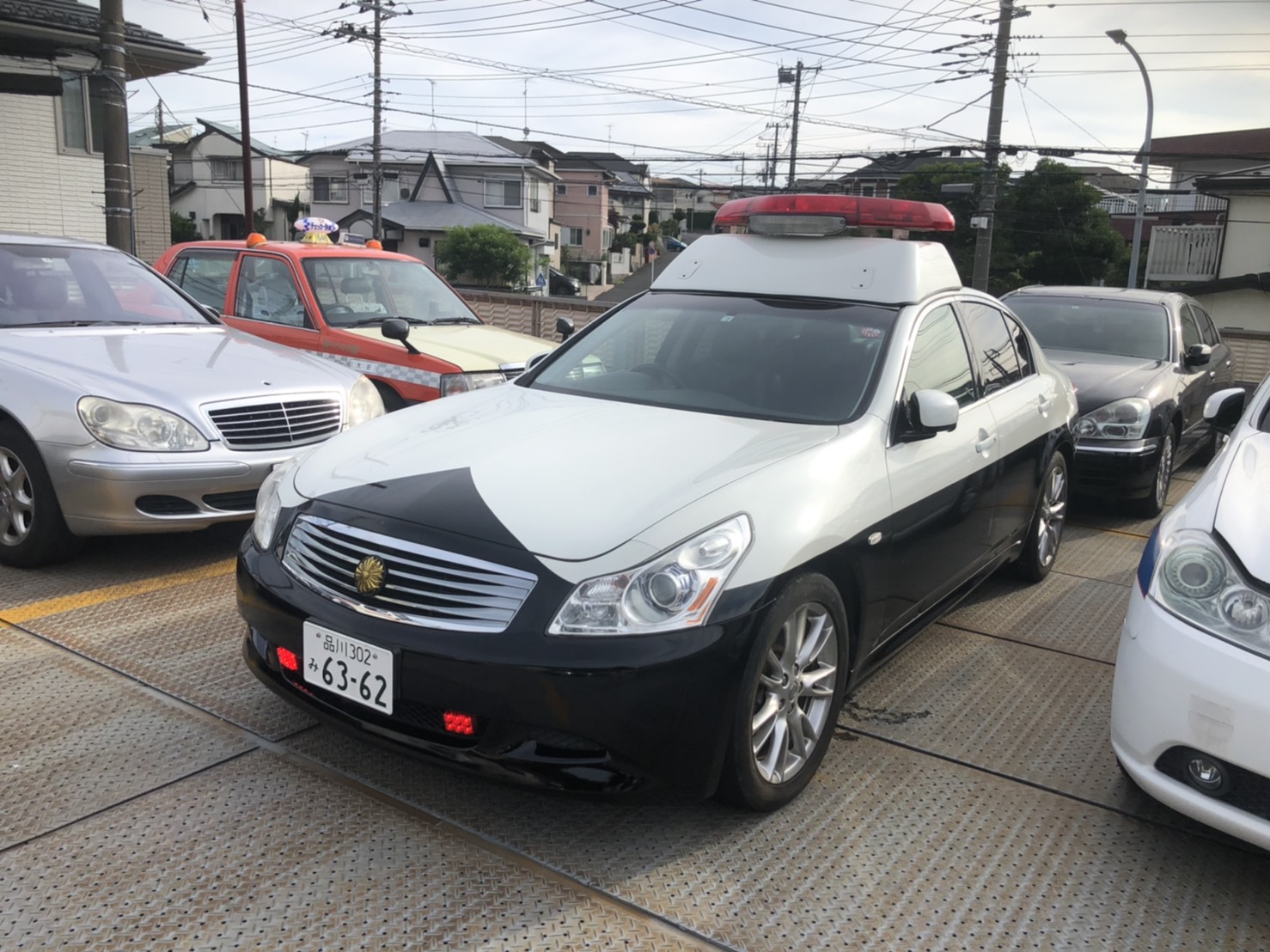 日産スカイライン パトカー